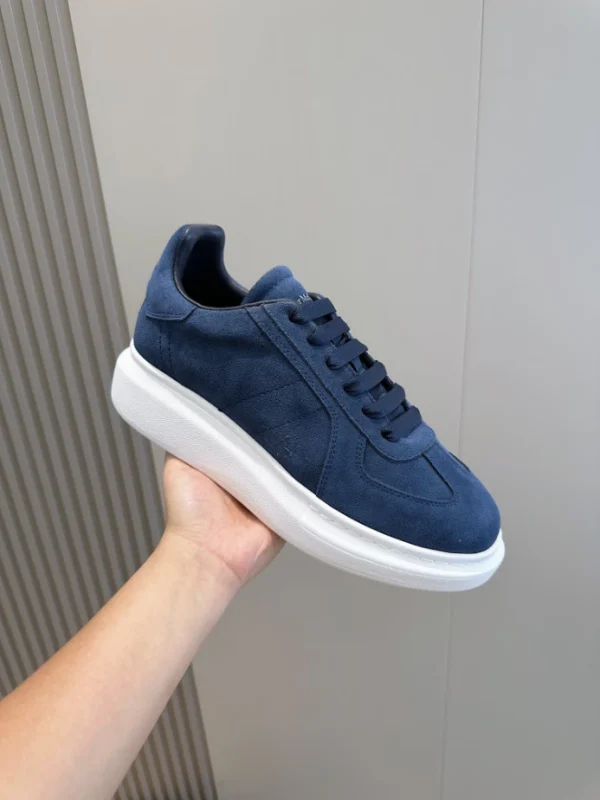 ALEXANDER MCQUEEN RETRO OVERSIZED SNEAKER – AM68