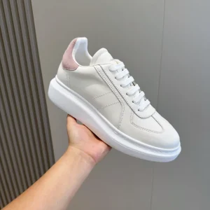ALEXANDER MCQUEEN RETRO OVERSIZED SNEAKER – AM69