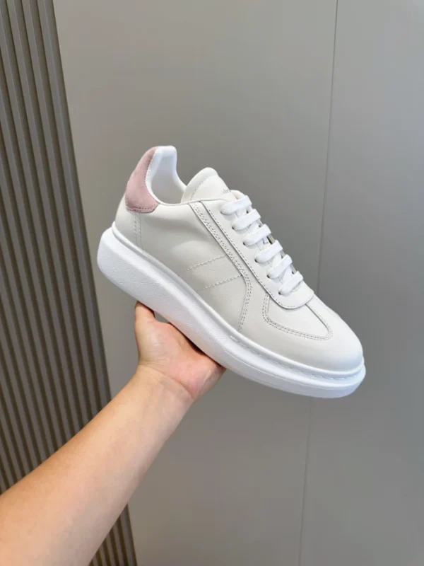 ALEXANDER MCQUEEN RETRO OVERSIZED SNEAKER – AM69