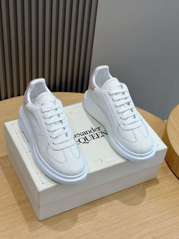 ALEXANDER MCQUEEN RETRO OVERSIZED SNEAKER – AM69 - Image 3