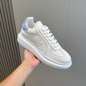 ALEXANDER MCQUEEN RETRO OVERSIZED SNEAKER – AM70