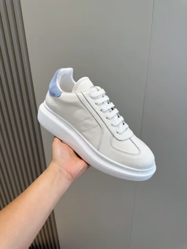 ALEXANDER MCQUEEN RETRO OVERSIZED SNEAKER – AM70