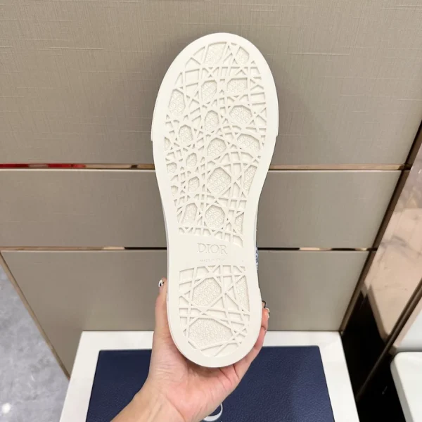 B33 SNEAKER SMOOTH CALFSKIN AND DIOR OBLIQUE JACQUARD – CD156 - Image 4