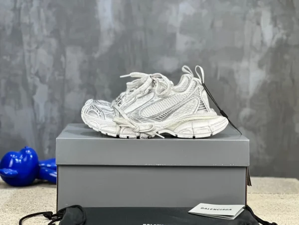 BALENCIAGA 3XL SNEAKER – BB165