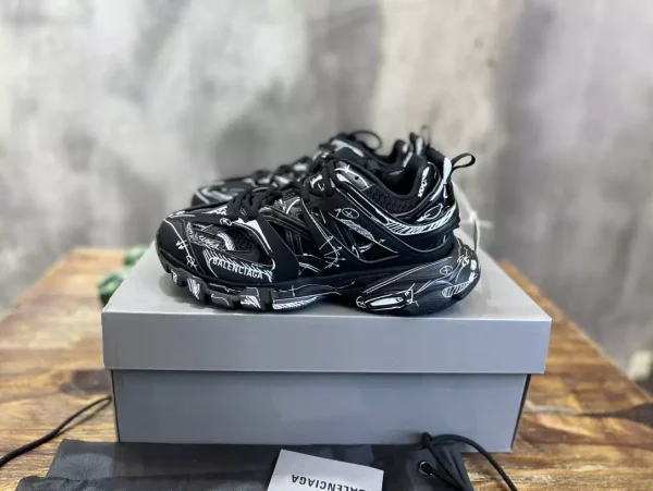 BALENCIAGA GRAFFITI TRACK SNEAKERS – BB192 - Image 2
