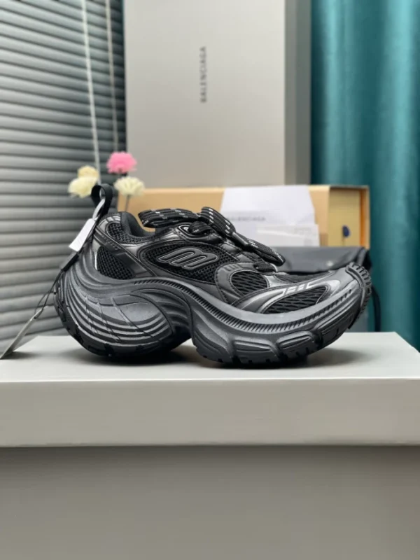 BALENCIAGA MEN’S 10XL SNEAKER IN BLACK – BB210 - Image 2