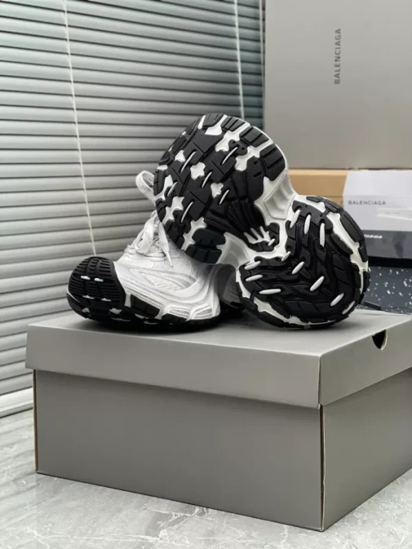 BALENCIAGA MEN’S 10XL SNEAKER IN WHITE – BB211 - Image 9