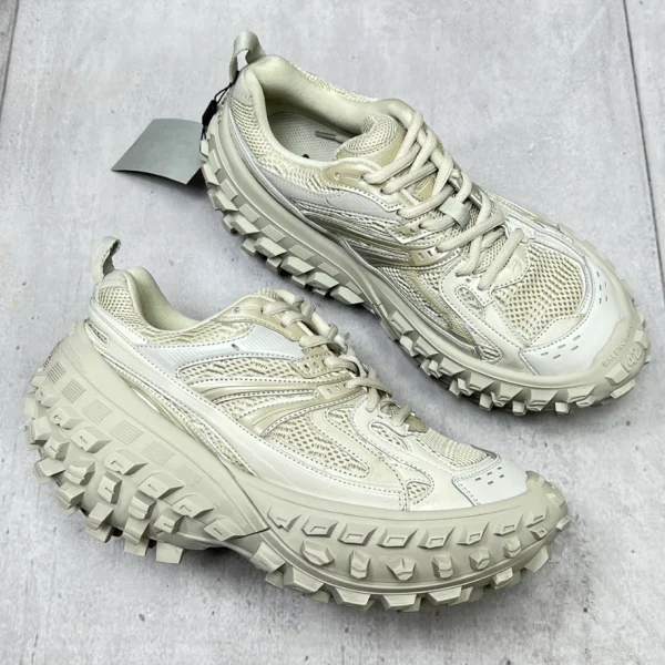 BALENCIAGA MEN’S BOUNCER SNEAKER IN BEIGE – BB150 - Image 5