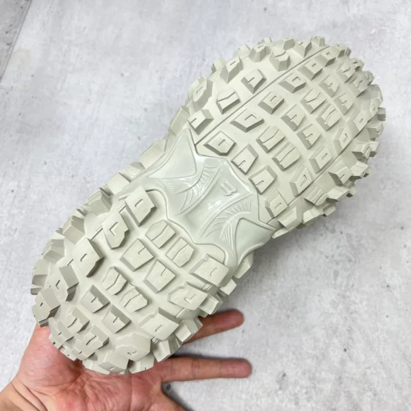 BALENCIAGA MEN’S BOUNCER SNEAKER IN BEIGE – BB150 - Image 9