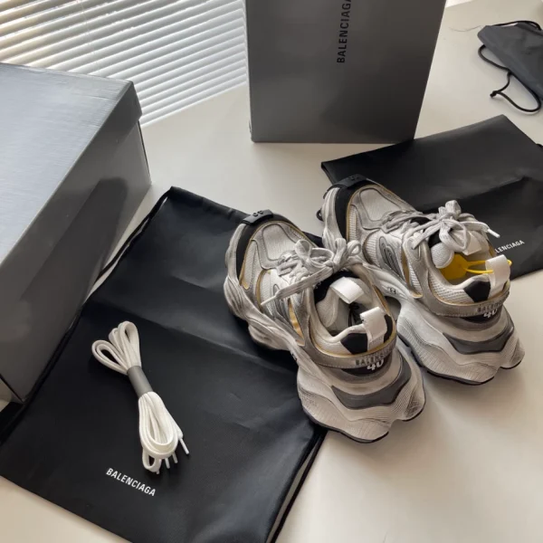BALENCIAGA MEN’S CARGO SNEAKER IN WHITE/GREY – BB206 - Image 4