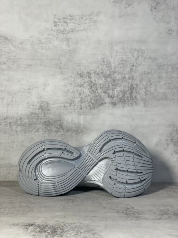 BALENCIAGA MEN’S CIRCUIT SNEAKER IN LIGHT GREY – BB225 - Image 5