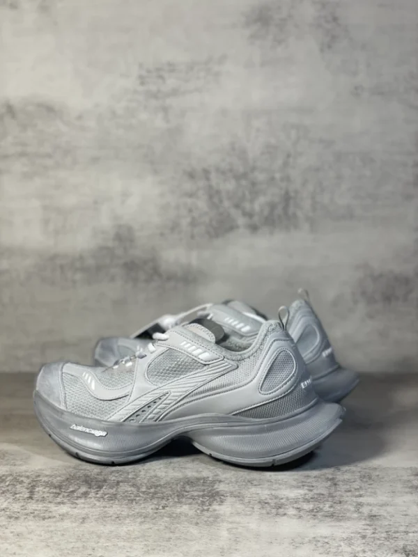 BALENCIAGA MEN’S CIRCUIT SNEAKER IN LIGHT GREY – BB225 - Image 8