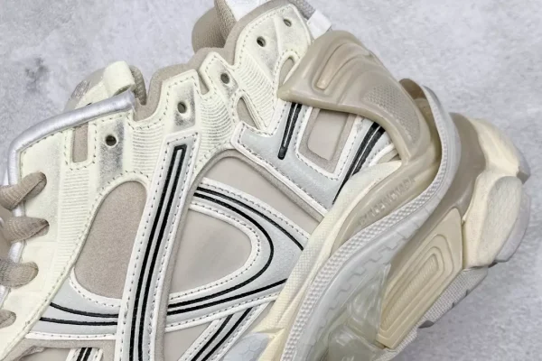 BALENCIAGA MEN’S RUNNER SNEAKER IN BEIGE – BB228 - Image 10