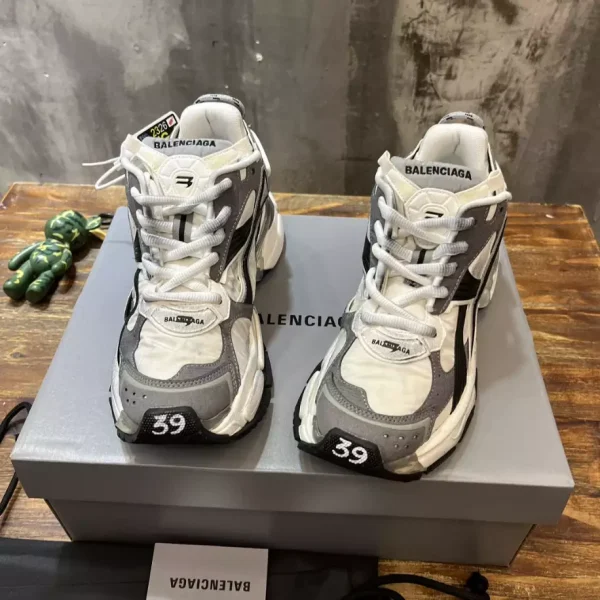 BALENCIAGA MEN’S RUNNER SNEAKER IN GREY/WHITE/BLACK – BB188 - Image 7