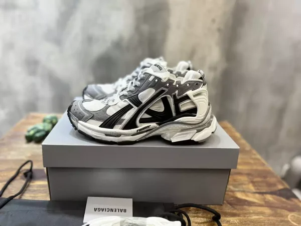 BALENCIAGA MEN’S RUNNER SNEAKER IN GREY/WHITE/BLACK – BB188 - Image 2