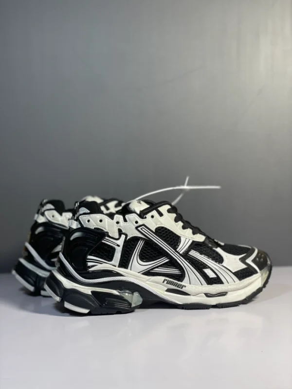 BALENCIAGA MEN’S RUNNER SNEAKER IN WHITE – BB226 - Image 2