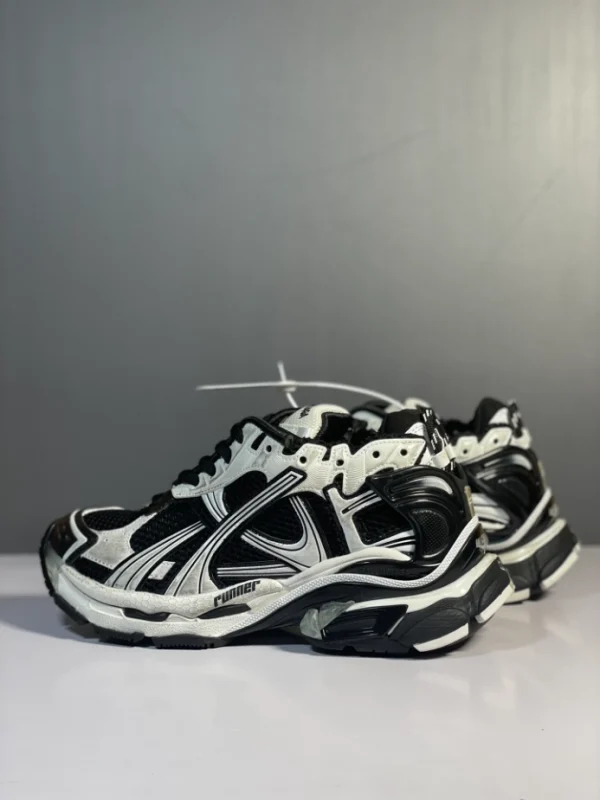 BALENCIAGA MEN’S RUNNER SNEAKER IN WHITE – BB226 - Image 4