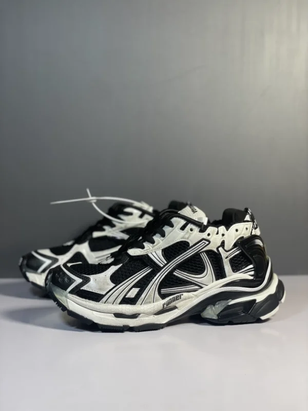 BALENCIAGA MEN’S RUNNER SNEAKER IN WHITE – BB226 - Image 5
