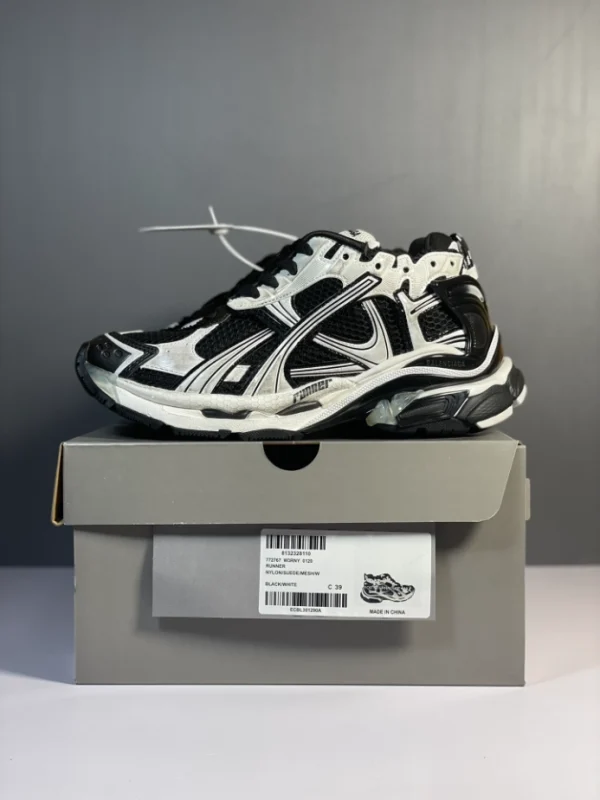 BALENCIAGA MEN’S RUNNER SNEAKER IN WHITE – BB226 - Image 7