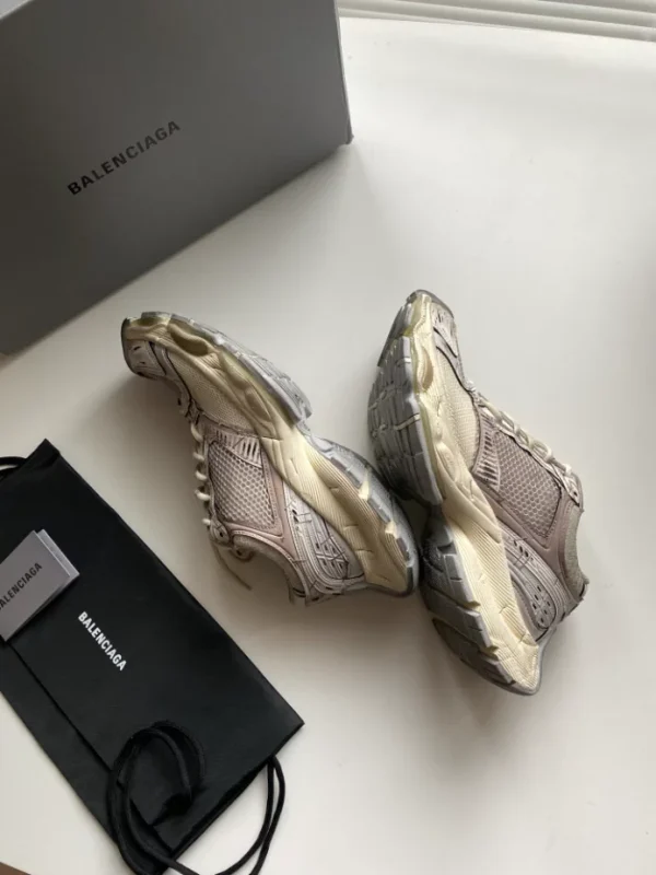 BALENCIAGA MEN’S STAPLER SNEAKER IN BEIGE/GREY – BB221 - Image 3
