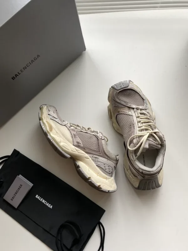 BALENCIAGA MEN’S STAPLER SNEAKER IN BEIGE/GREY – BB221 - Image 9
