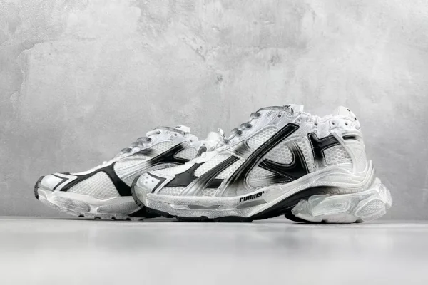 BALENCIAGA MEN’S RUNNER GRADIENT SNEAKER IN WHITE/BLACK – BB227 - Image 9