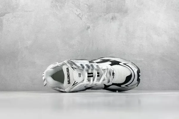 BALENCIAGA MEN’S RUNNER GRADIENT SNEAKER IN WHITE/BLACK – BB227 - Image 10
