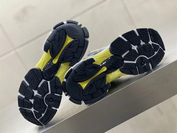 BALENCIAGA RUNNER SNEAKER – BB138 - Image 5