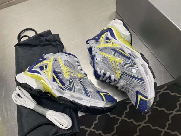 BALENCIAGA RUNNER SNEAKER – BB138 - Image 6
