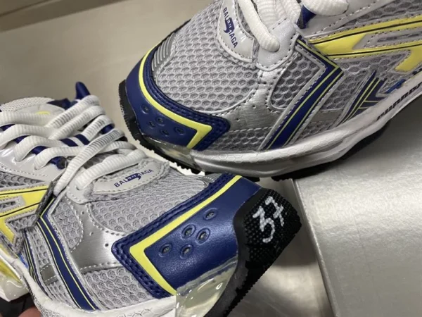 BALENCIAGA RUNNER SNEAKER – BB138 - Image 3