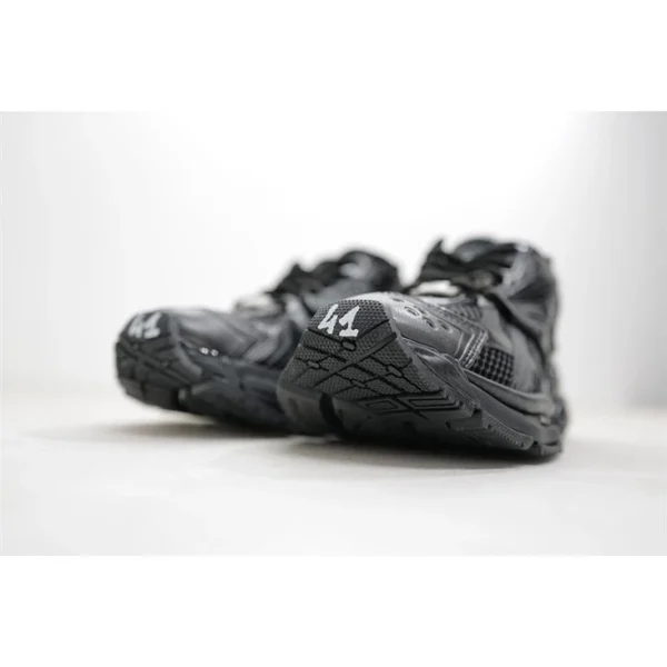BALENCIAGA RUNNER SNEAKER IN BLACK – BB137 - Image 7