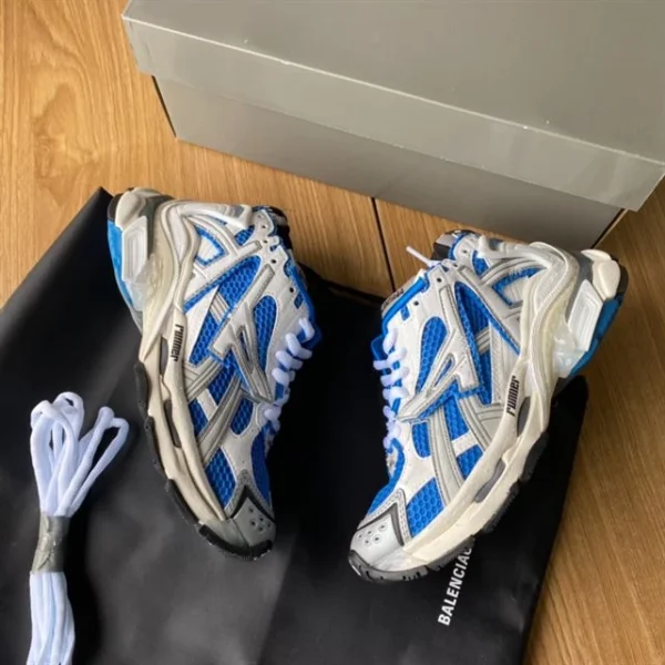 BALENCIAGA RUNNER SNEAKER IN BLUE- BB133 - Image 3