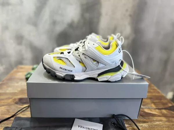 BALENCIAGA TRACK SNEAKERS – BB194 - Image 2