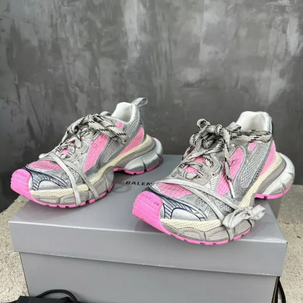 BALENCIAGA WOMEN’S 3XL SNEAKER – BB155 - Image 3
