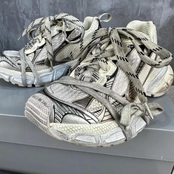 BALENCIAGA WOMEN’S 3XL SNEAKER – BB157 - Image 4