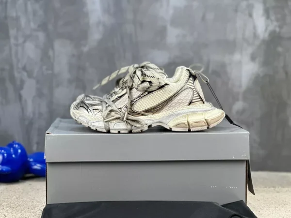 BALENCIAGA WOMEN’S 3XL SNEAKER – BB157 - Image 2
