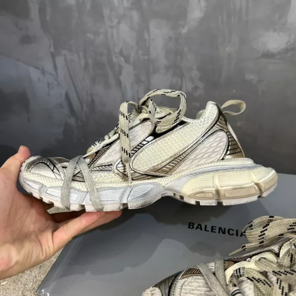 BALENCIAGA WOMEN’S 3XL SNEAKER – BB157 - Image 3
