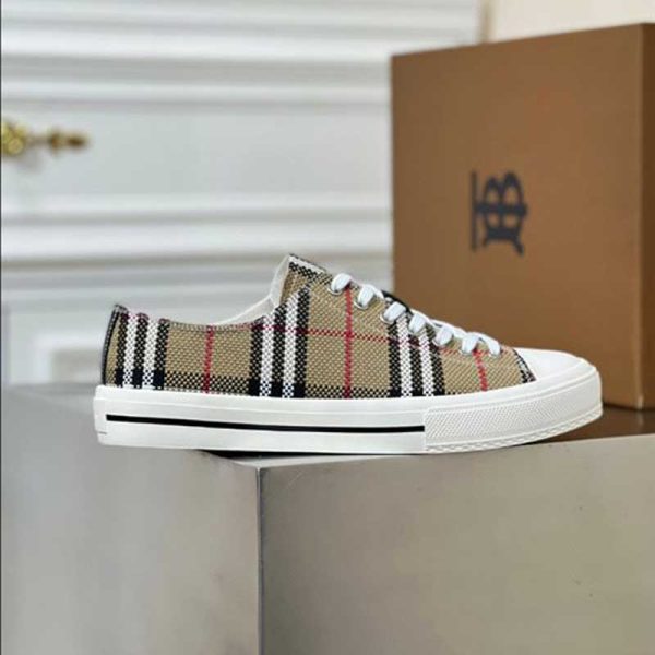 BURBERRY LOW-TOP SNEAKERS – BBR114
