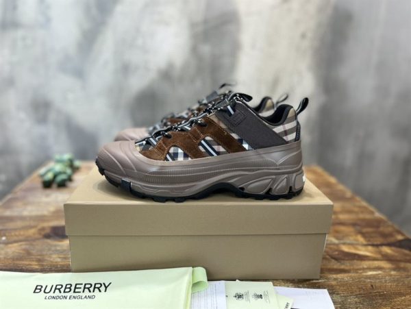 BURBERRY PANELLED LACE-UP SNEAKERS – BBR112 - Image 2