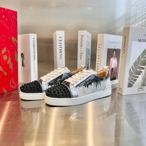 CHRISTIAN LOUBOUTIN LOUIS JUNIOR SPIKES – CL130 - Image 3