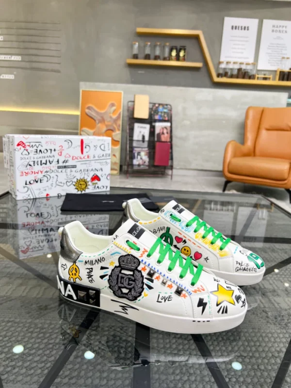 CHRISTIAN LOUBOUTIN LOW TOP SNEAKER – CL149