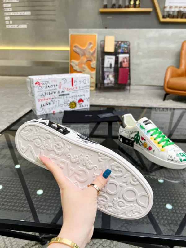 CHRISTIAN LOUBOUTIN LOW TOP SNEAKER – CL149 - Image 4