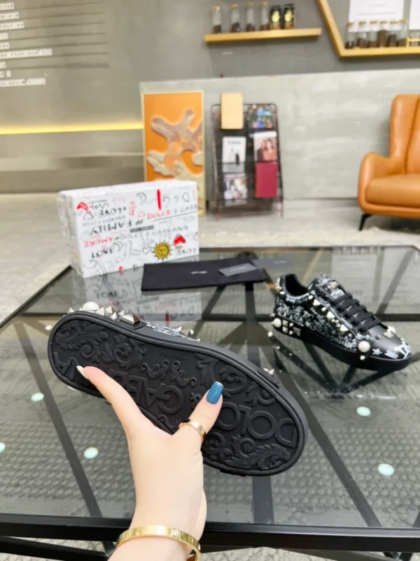 CHRISTIAN LOUBOUTIN LOW TOP SNEAKER – CL150 - Image 8