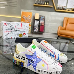 CHRISTIAN LOUBOUTIN LOW TOP SNEAKER – CL151