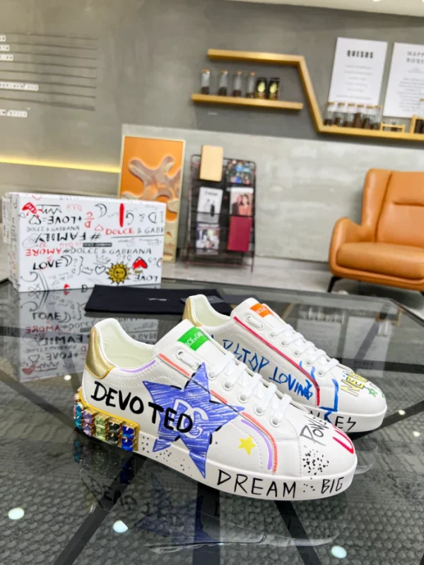 CHRISTIAN LOUBOUTIN LOW TOP SNEAKER – CL151