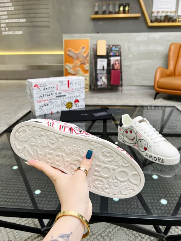CHRISTIAN LOUBOUTIN LOW TOP SNEAKER – CL151 - Image 4