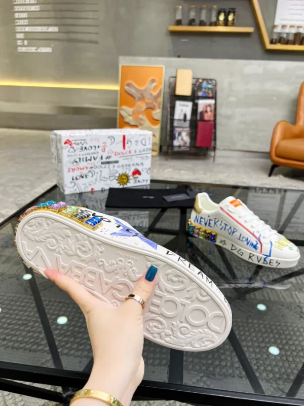 CHRISTIAN LOUBOUTIN LOW TOP SNEAKER – CL151 - Image 9