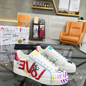 CHRISTIAN LOUBOUTIN LOW TOP SNEAKER – CL152