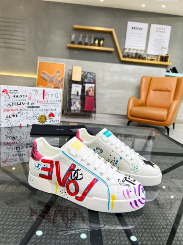 CHRISTIAN LOUBOUTIN LOW TOP SNEAKER – CL152