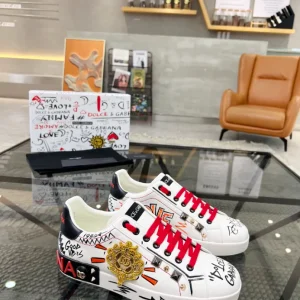CHRISTIAN LOUBOUTIN LOW TOP SNEAKER – CL153